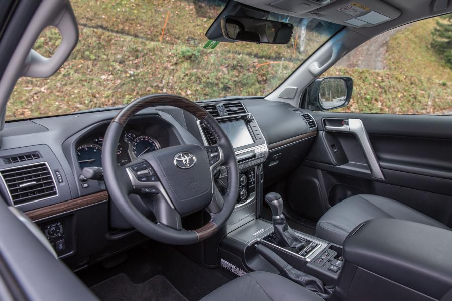 Интерьер Toyota Land Cruiser Prado (150) 2017 года  (EU) (фото 28 из 50)